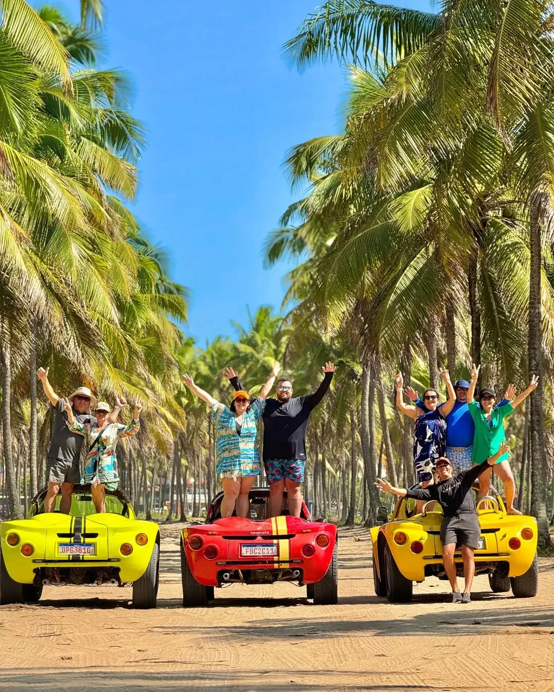 Grupo reunido durante passeio de buggy